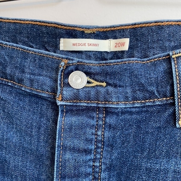Levi’s Wedgie Jeans - Picture 5 of 8